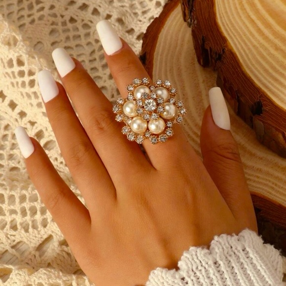Faux Pearl Rhinestone Decor Ring - Picture 1 of 4